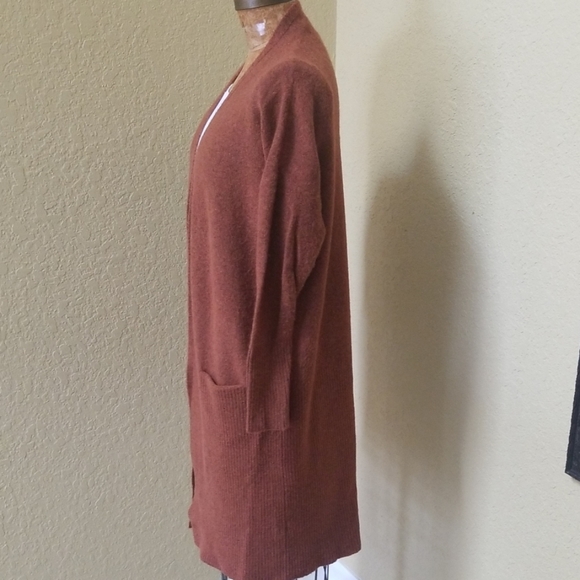 SOLD..BEAUTIFUL RUST CHELSEA & VIOLET WOOL SWEATER - Picture 4 of 7